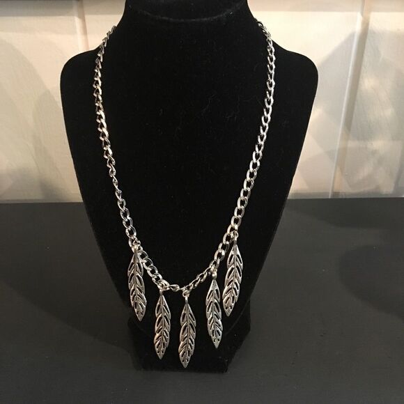 Designs by Jan Leaf dangled necklace Neckl… - Picture 3 of 4